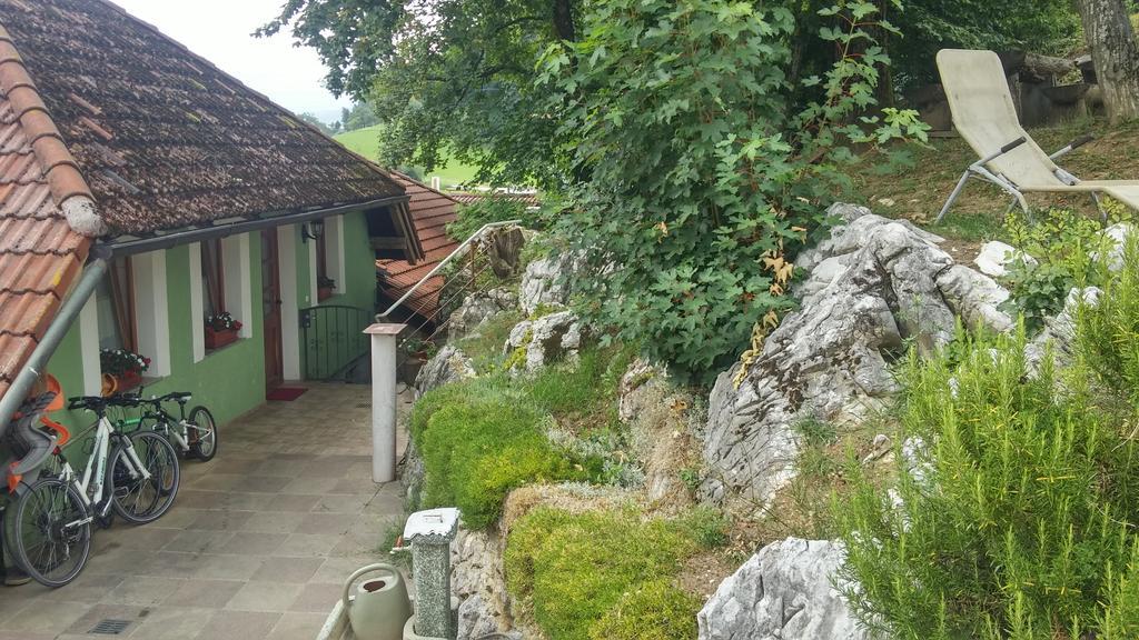 Darja Guesthouse Dob Bagian luar foto